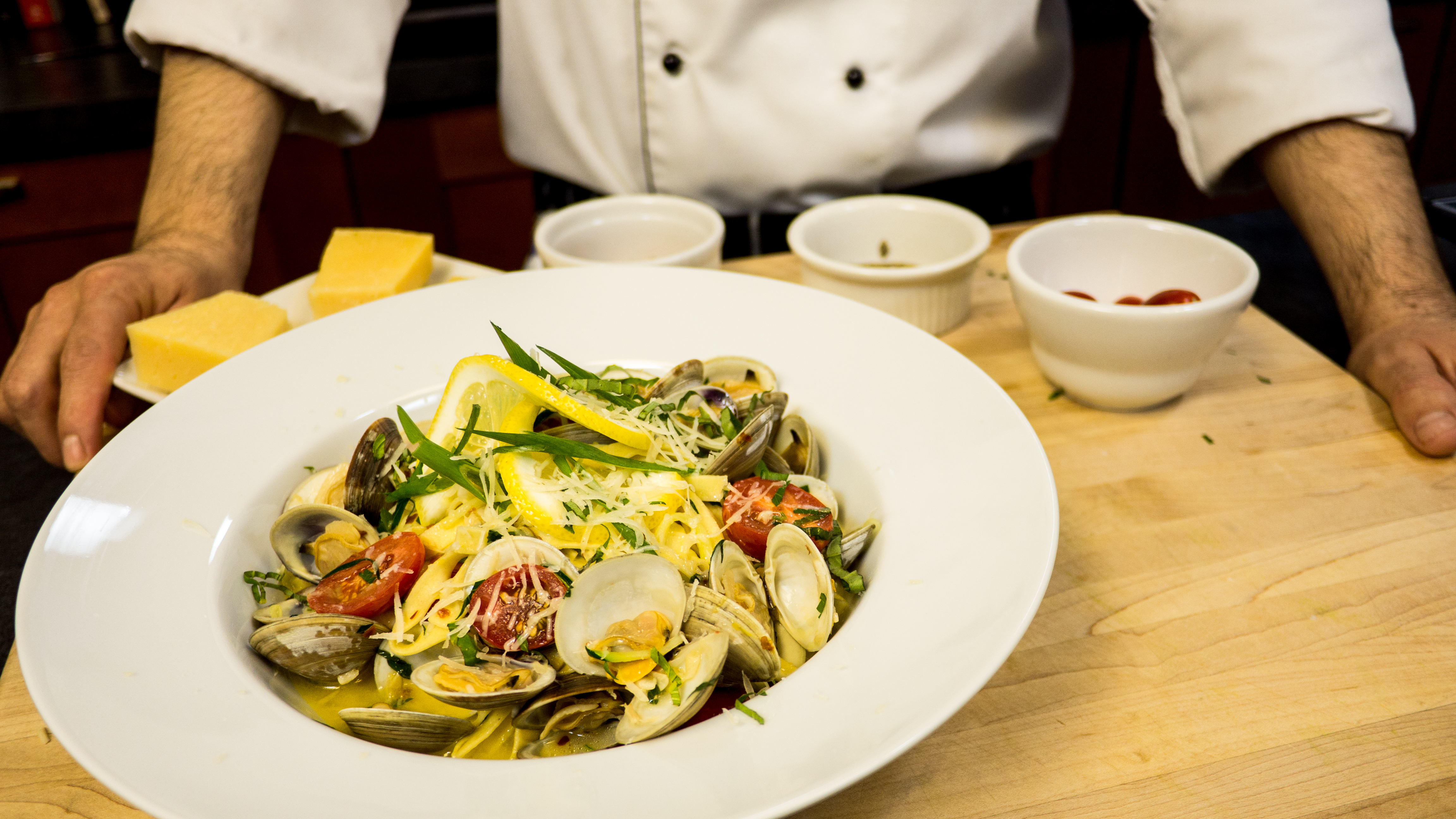 How To Make Linguine With Clam Sauce Escoffier Online Culinary Academy