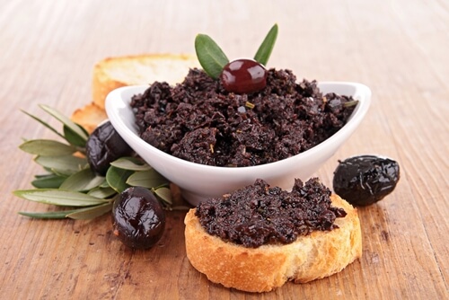 Do you know how to make a traditional tapenade?