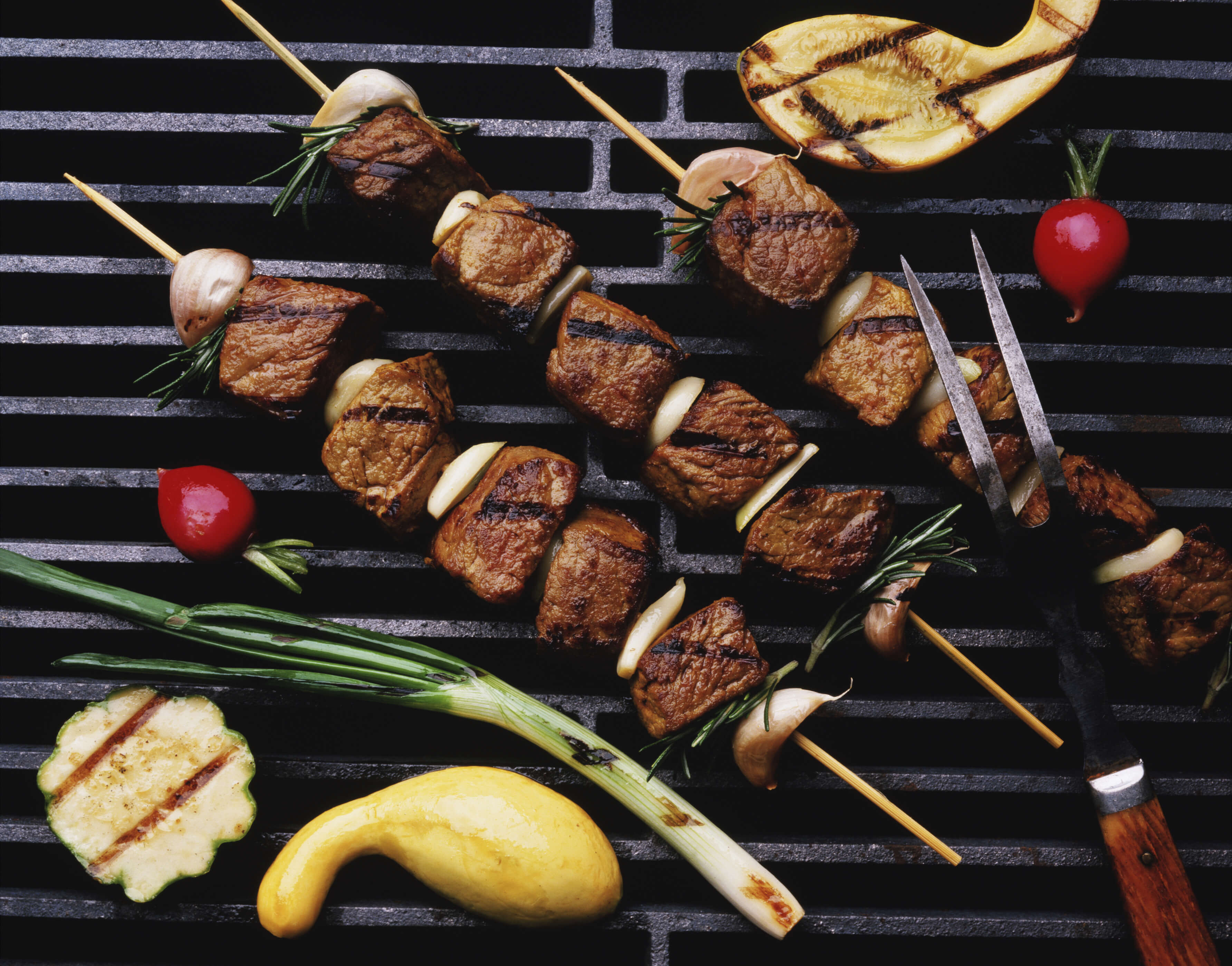 Barbecue, prepared meat and different vegetables an grill