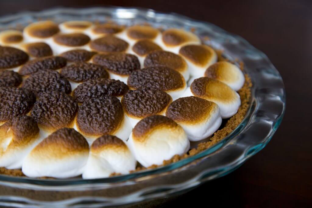 how to make this picture-perfect s’mores pie