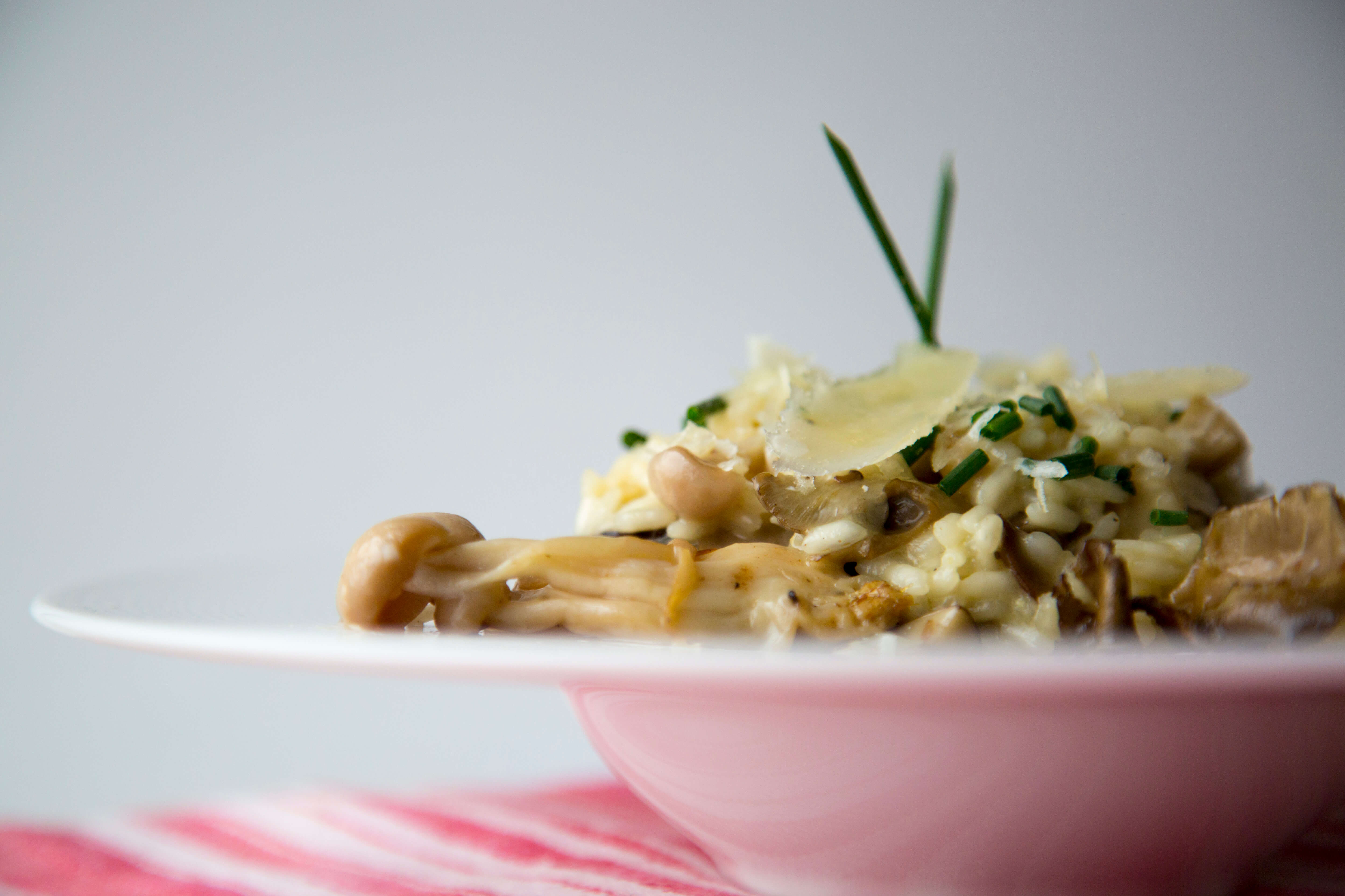 You can garnish the dish with Parmesan, chives and more mushrooms.