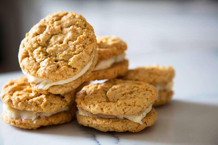 Make your own oatmeal cream pies from scratch with this recipe.