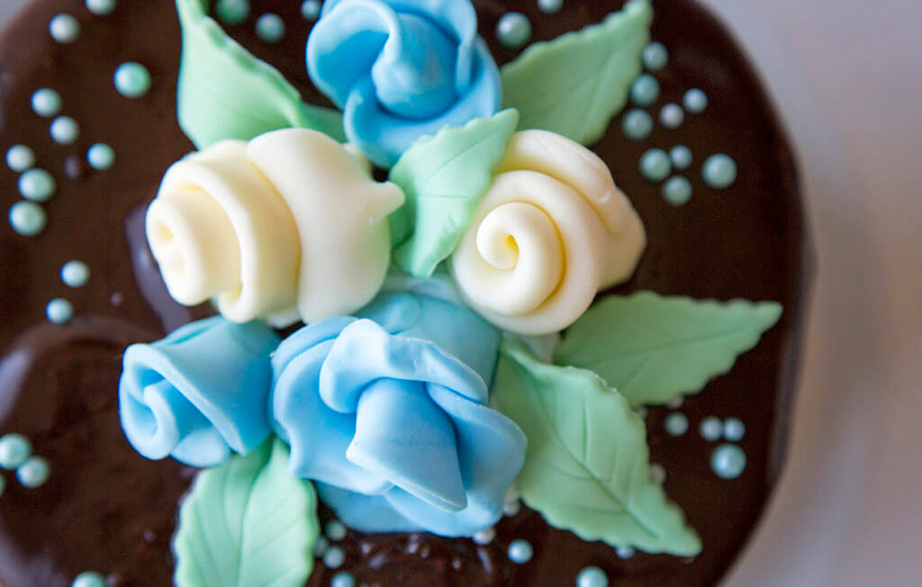 Learn 3 different ways to make fondant roses.