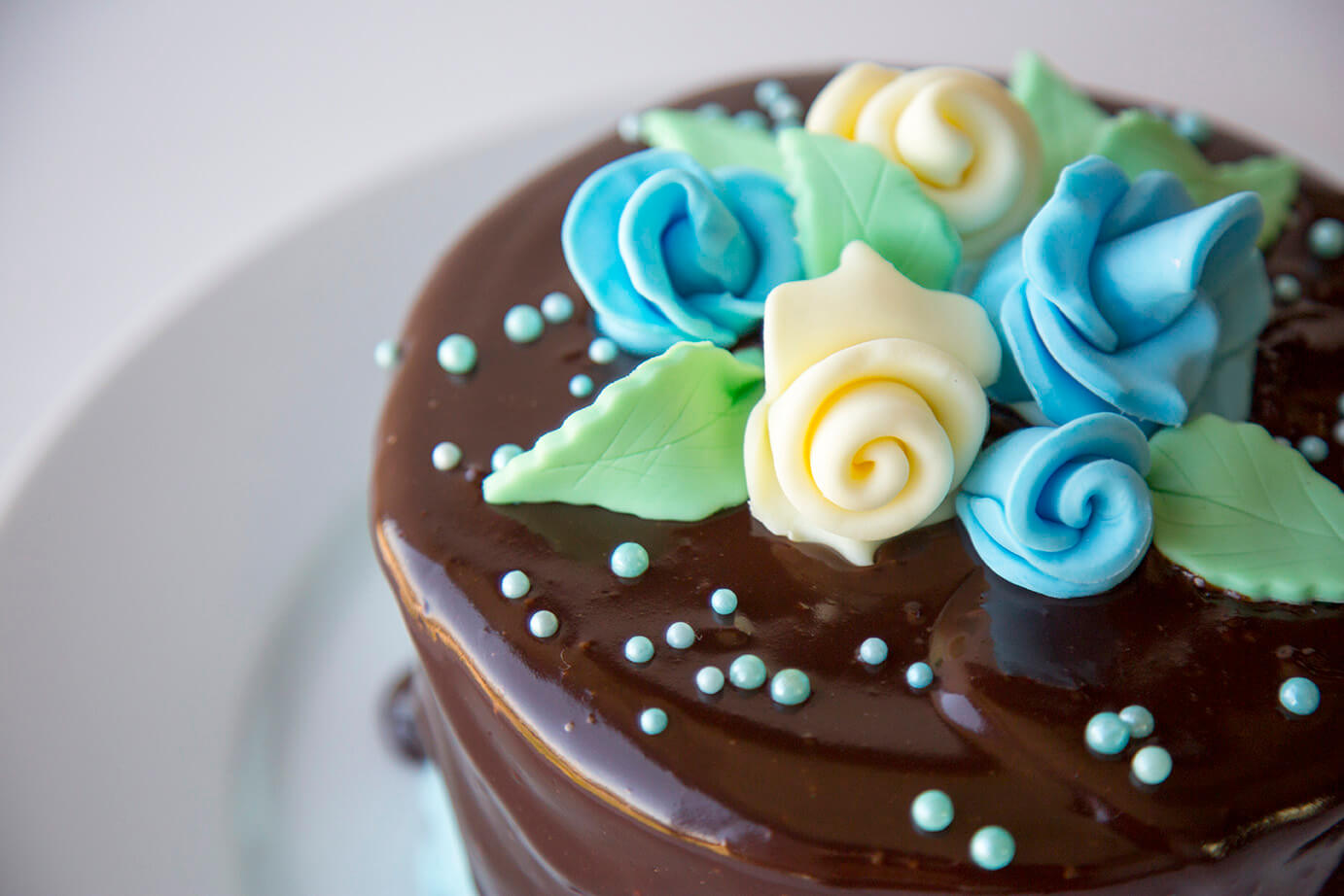 Fondant roses are a great cake decoration.