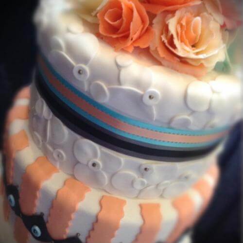 With fondant, you can create amazing cakes that are perfect for weddings.