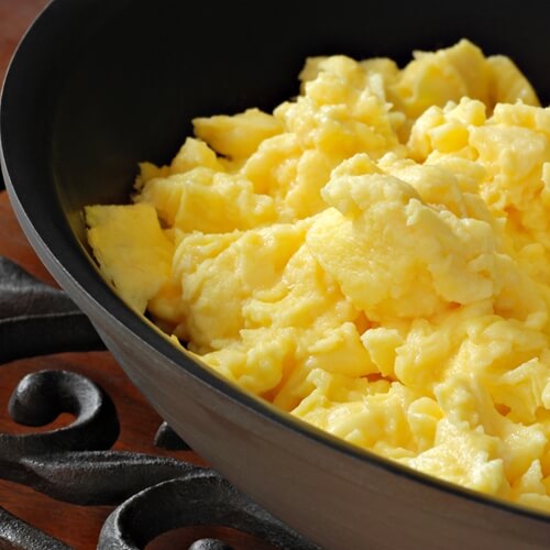 It’s easy to make mistakes when cooking scrambled eggs.